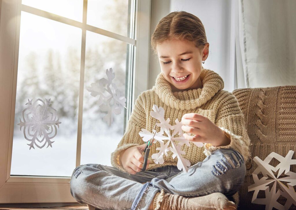 kids-having-fun-with-crafts